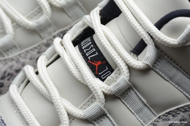 Bone Low 11 Air Light Snake CD6846-002 SE Jordan 1007